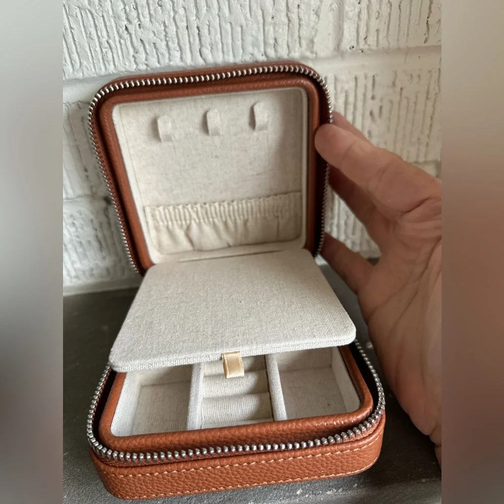 Mark & Graham brown with linen travel jewelry case. New. - Picture 3 of 5